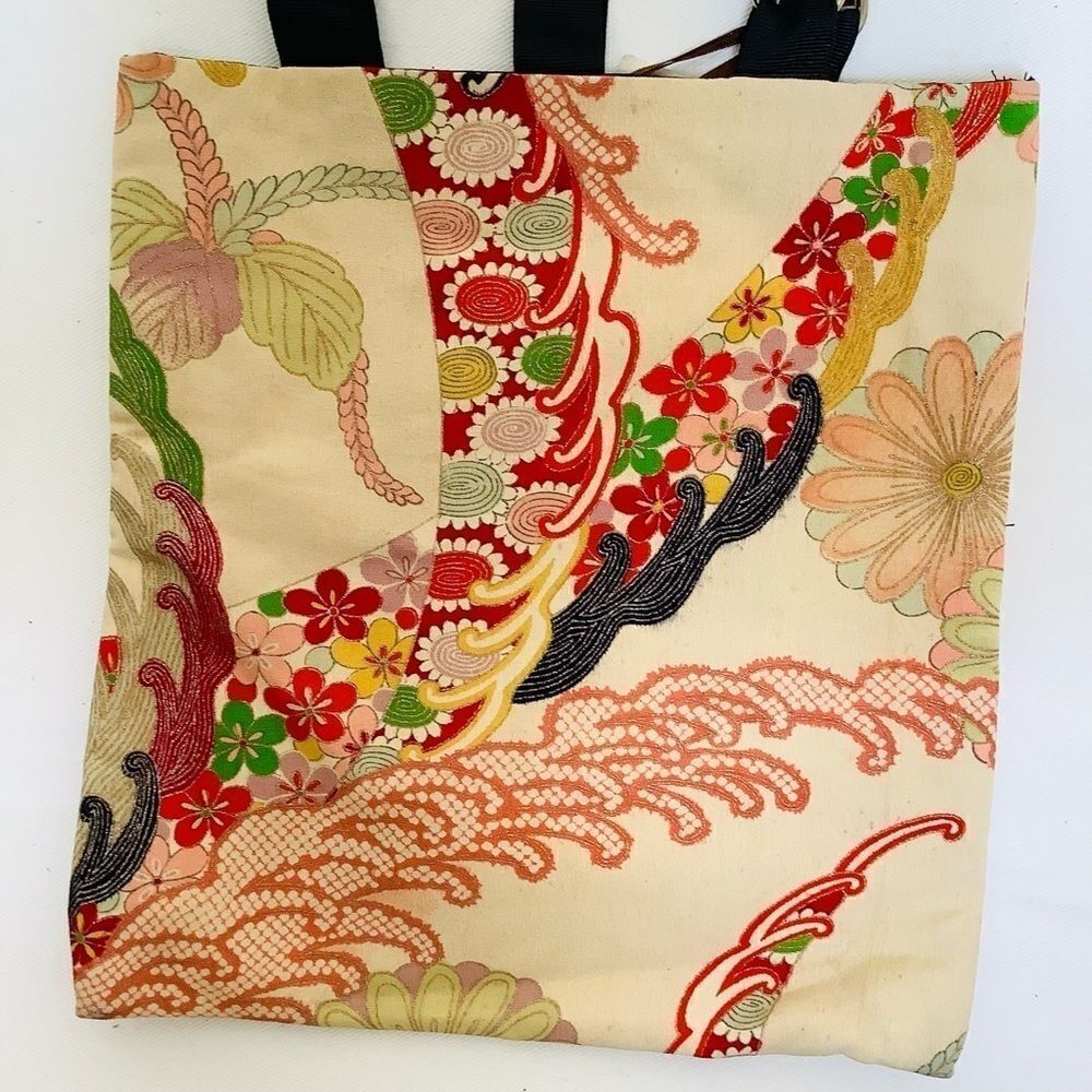 Collectible MIKAN HANDBAG MADE FROM A VINTAGE KIMONO - Picture 2 of 13